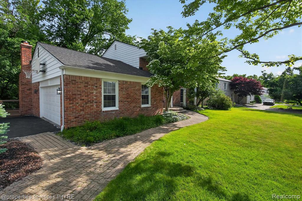 4352 Greenstown Drive, West Bloomfield, MI 48323 — Photo 59