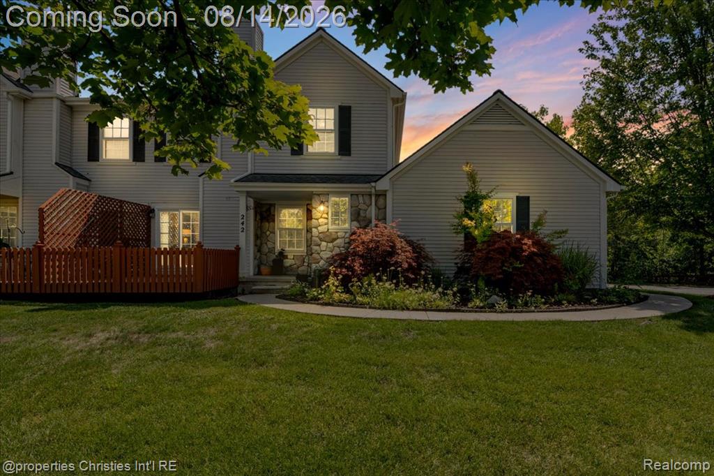 242 Barrington Circle, Lake Orion, MI