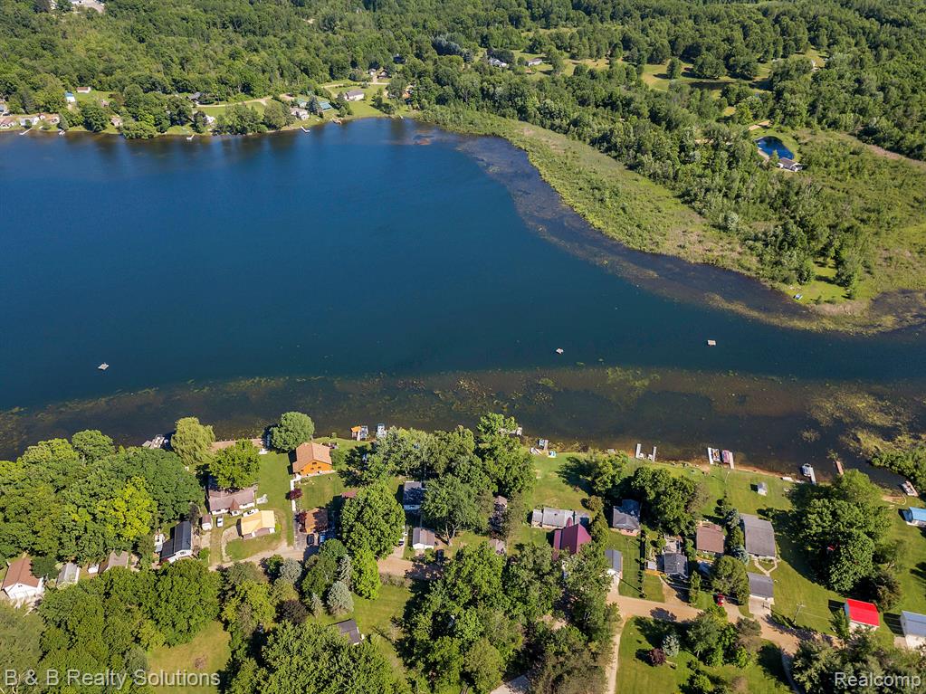 423 LOU ALICE Drive, Columbiaville, MI 48421 — Photo 52