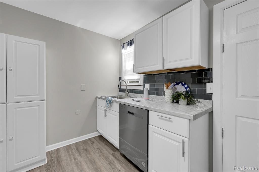 6081 CHEROKEE Street, Taylor, MI 48180 — Photo 7