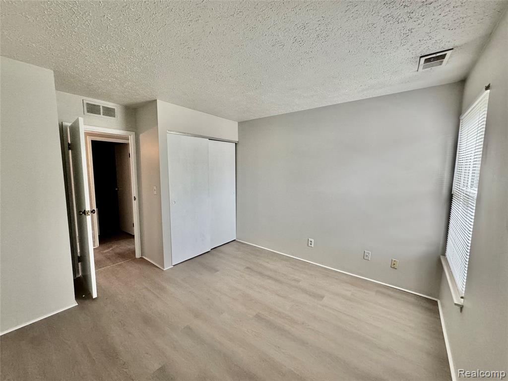 19536 NORTHRIDGE Drive, Northville, MI 48167 — Photo 15