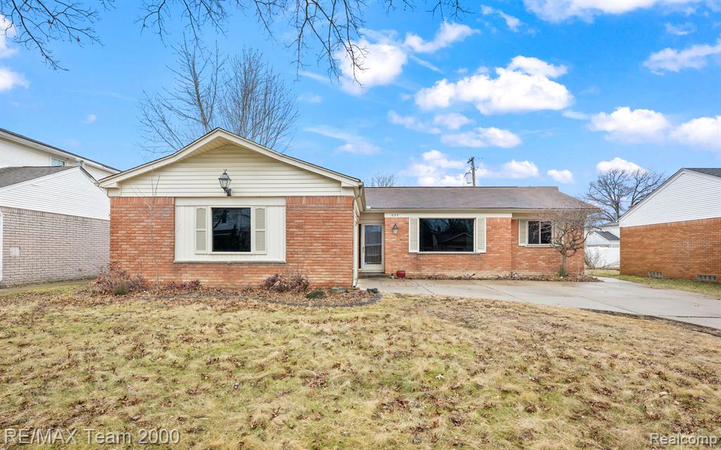 625 CENTRALIA Street, Dearborn Heights, MI 48127 — Photo 2
