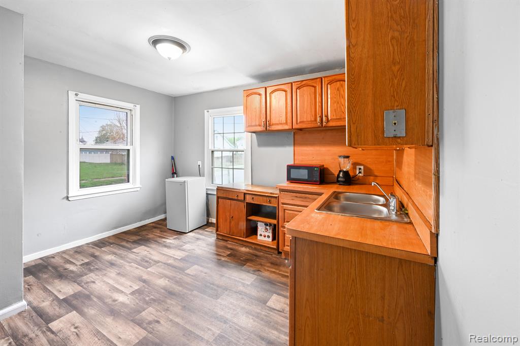 3454 S BEATRICE Street, Detroit, MI 48217 — Photo 11