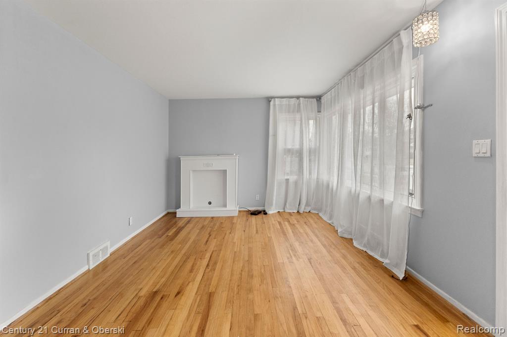 4615 MANDALAY Avenue, Royal Oak, MI 48073 — Photo 9
