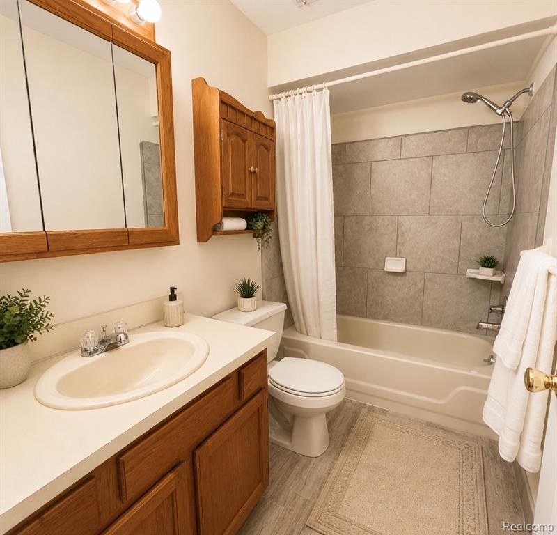 24128 Avon Lane, Clinton Twp, MI 48036 — Photo 9