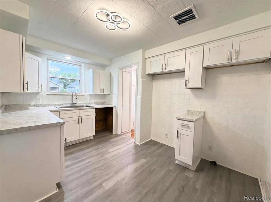 8573 E Outer Drive, Detroit, MI 48213 — Photo 17
