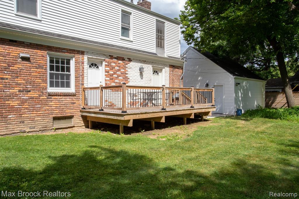 25830 Berkley Avenue, Huntington Woods, MI — Photo 44