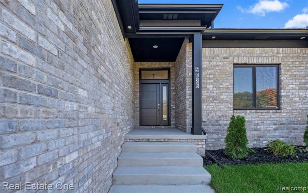 5636 Paris Drive, Sterling Heights, MI 48310 — Photo 4