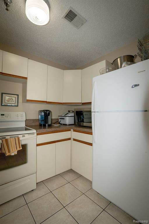 32081 N River Road, Harrison Township, MI — Photo 29