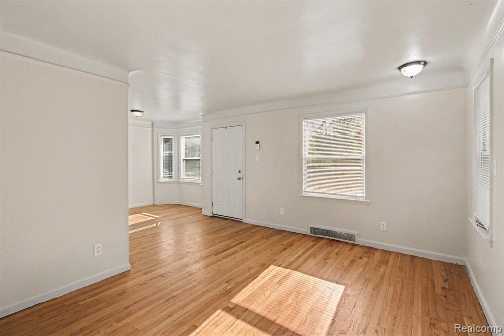 19335 Rutherford Street - Photo 4