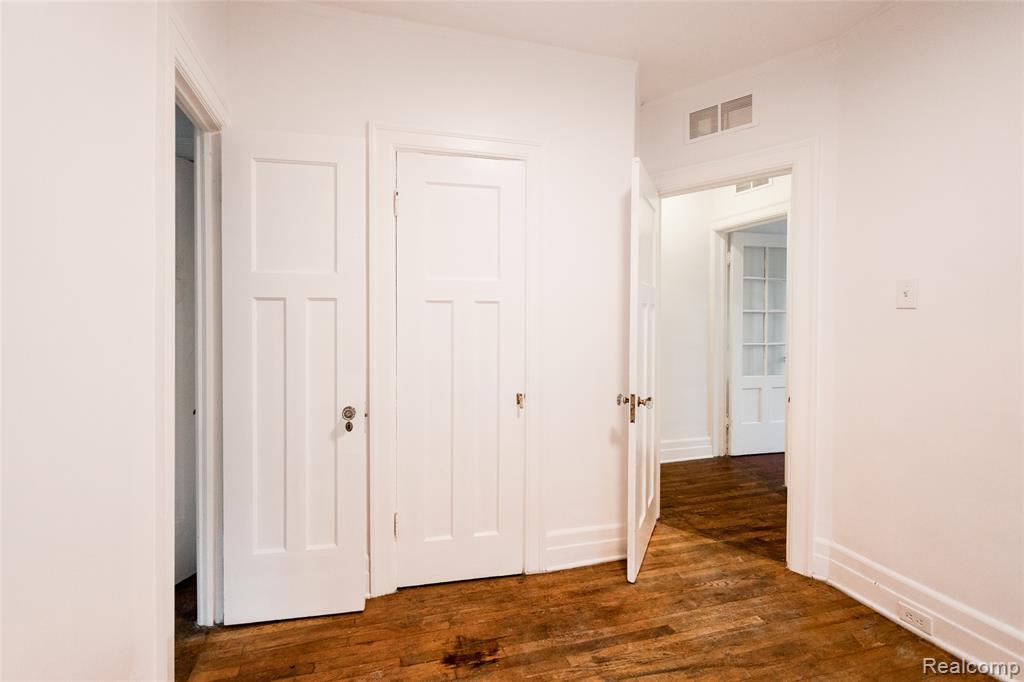 4130 Burns Street, Detroit, MI 48214 — Photo 10
