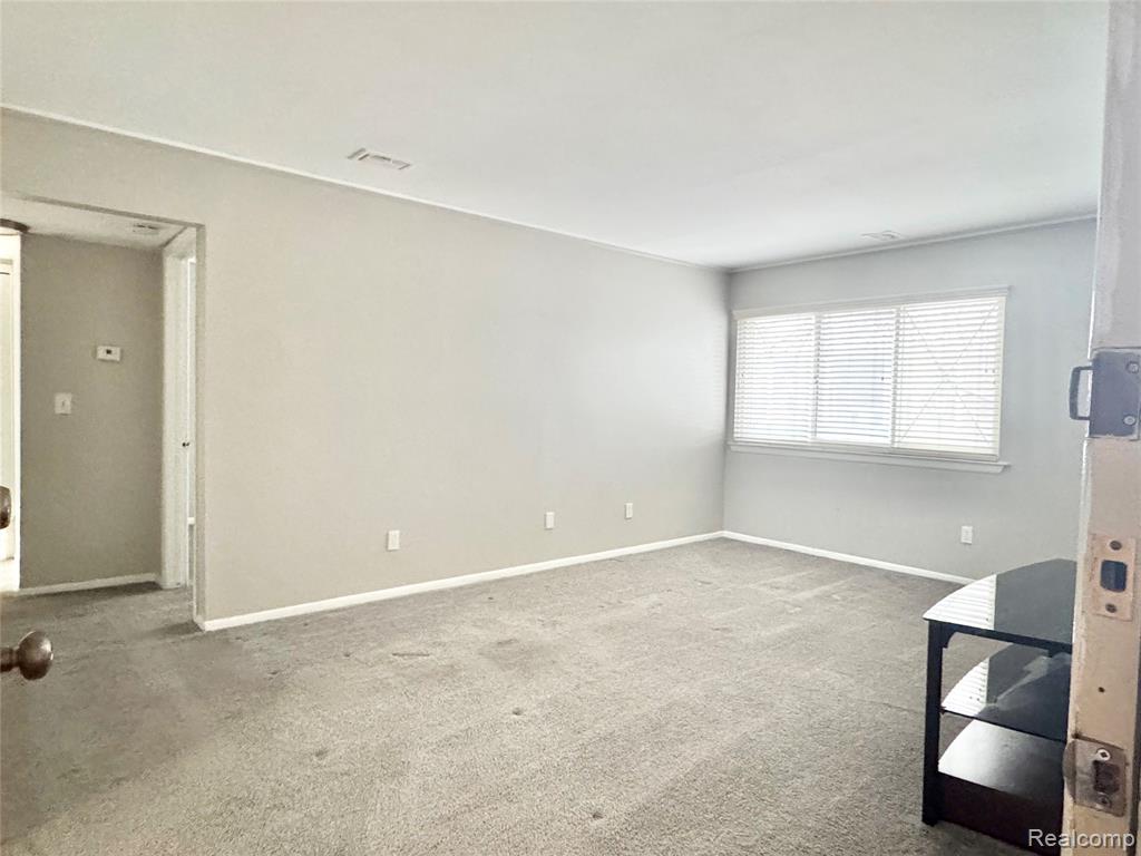 8211 DENWOOD Drive, 6, Sterling Heights, MI 48312 — Photo 9