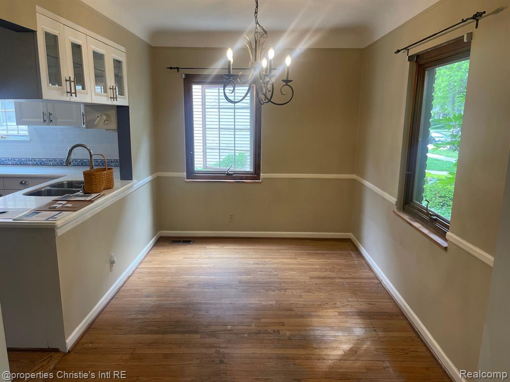 532 SAINT CLAIR Street, Grosse Pointe, MI 48230 — Photo 17