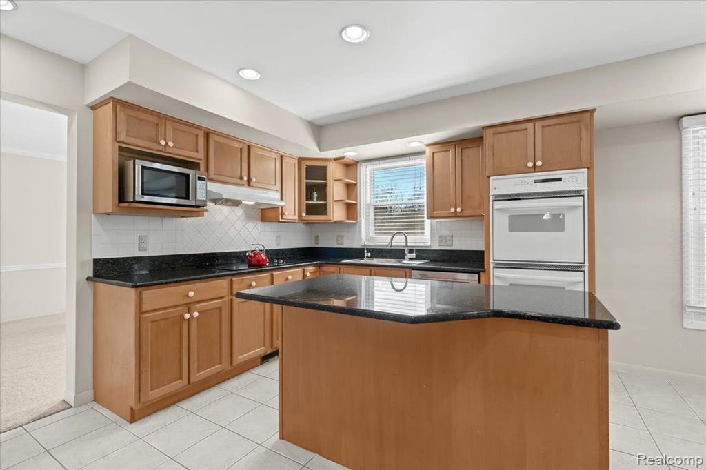 5888 RED COAT Lane, West Bloomfield, MI — Photo 11