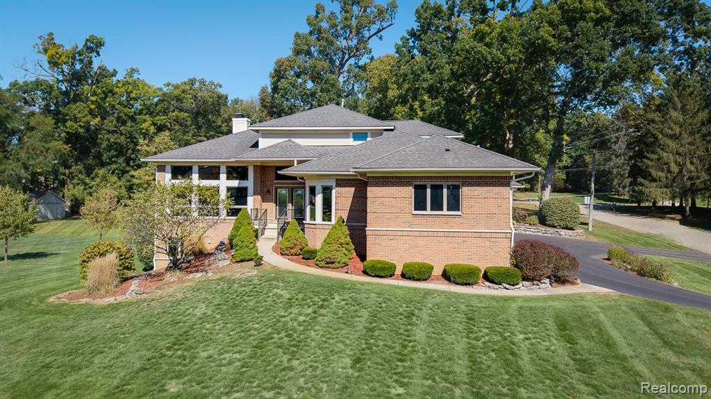 5565 Ford Road, Commerce Twp, MI 48382 — front exterior