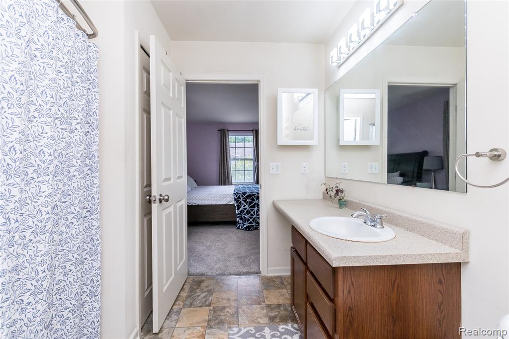 51224 Luke Lane, Novi, MI — Photo 32