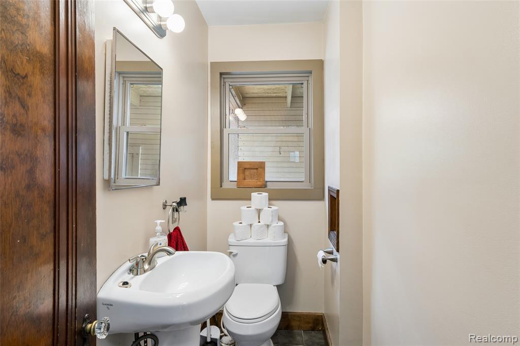 317 E Grand River Avenue, Fowlerville, MI 48836 — Photo 11