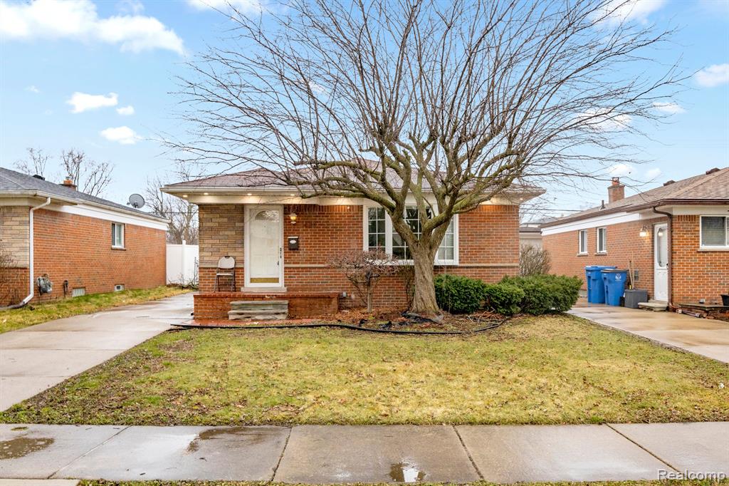 6483 N SILVERY Lane, Dearborn Heights, MI 48127 — Photo 3