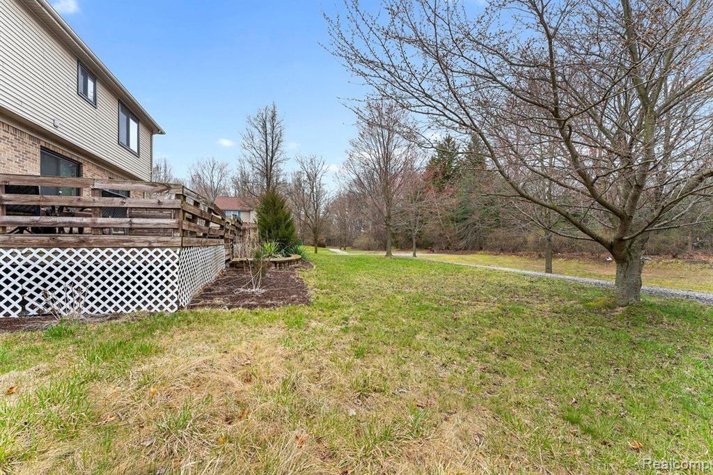 13517 MILTON Drive, Belleville, MI 48111 — Photo 42