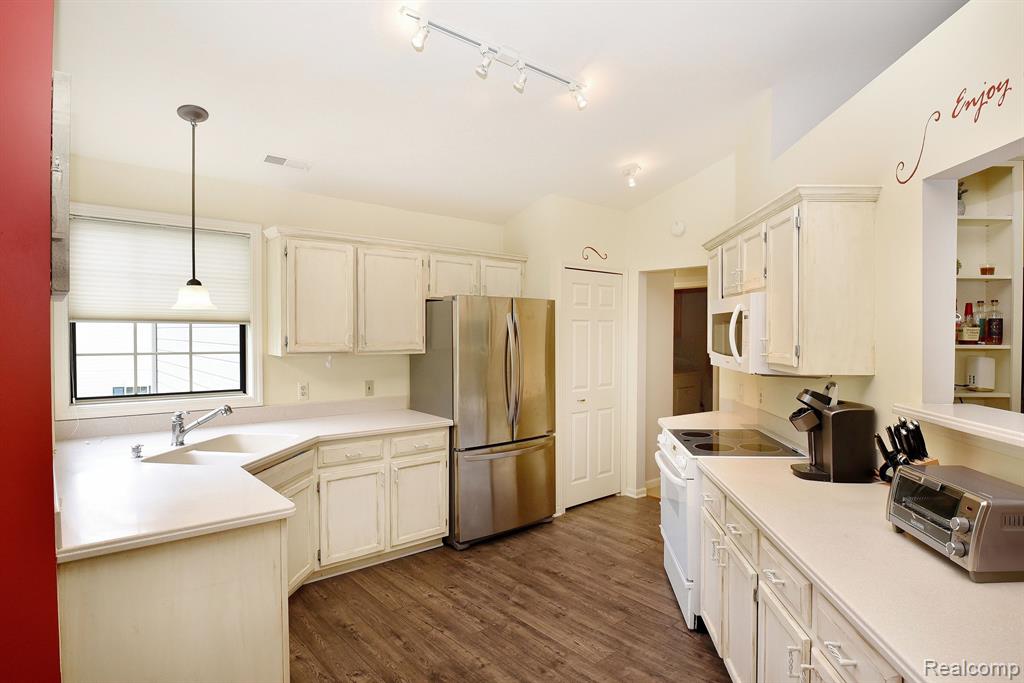 490 NEWBURNE POINTE, Bloomfield Hills, MI 48304 — Photo 10