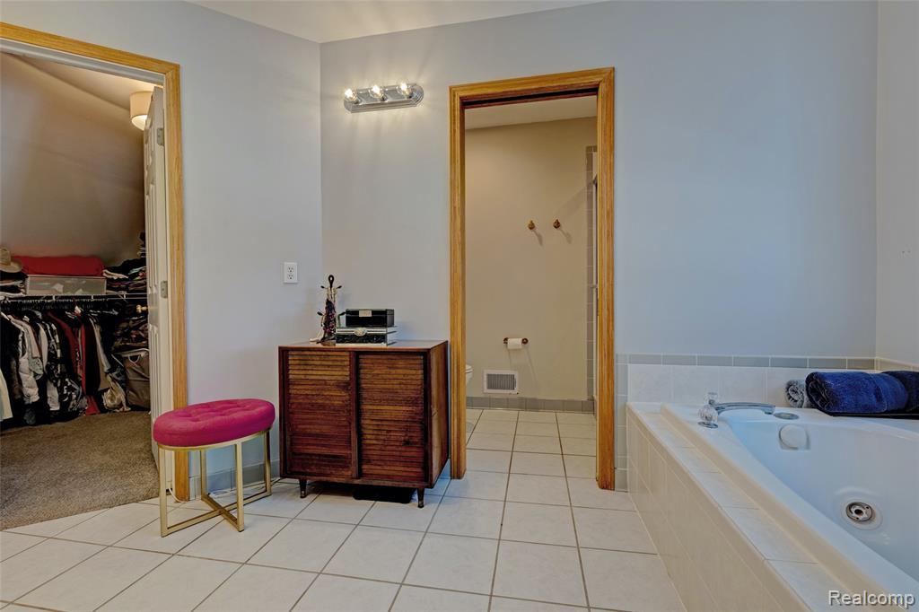 9619 Tree Top Court, Pinckney, MI, 48169