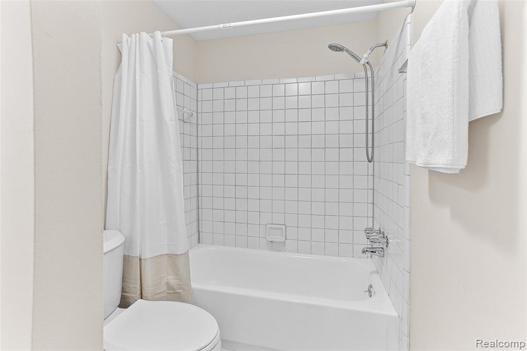 5086 FALMOUTH Drive, Troy, MI 48085 — Photo 35