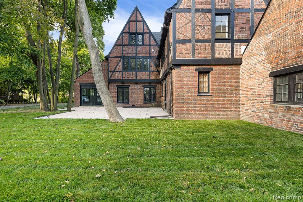 360 Lodge Drive, Detroit, MI 48214 — Photo 5
