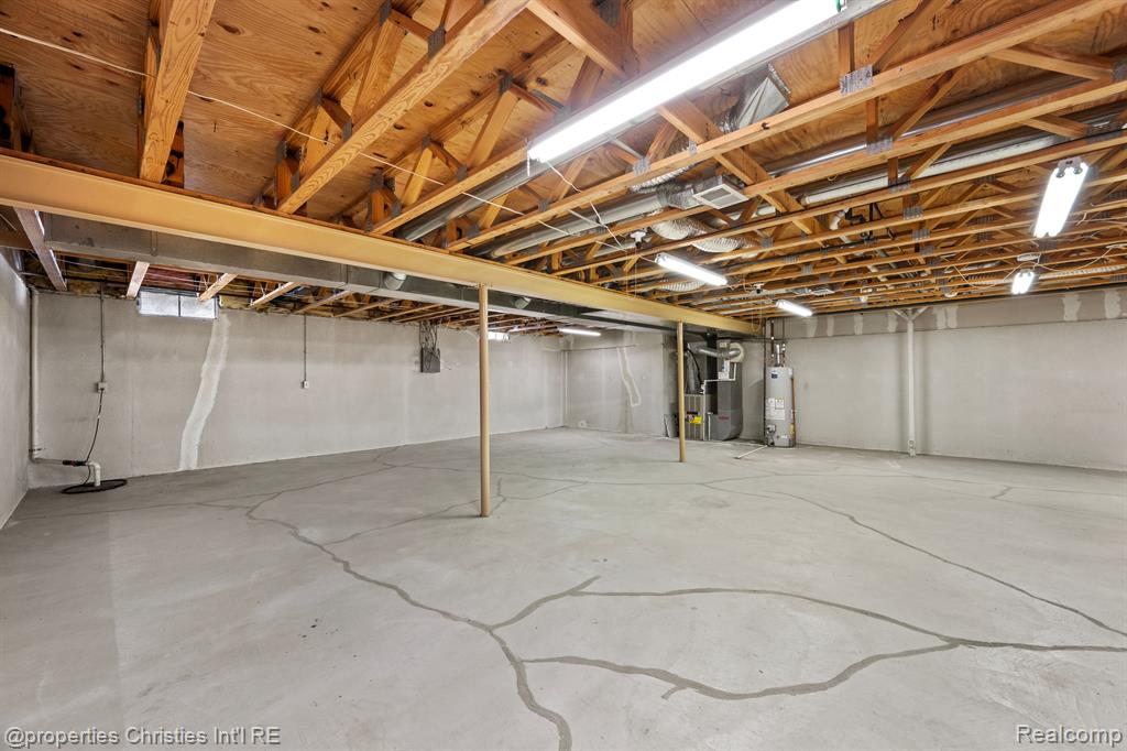 35204 KNOLLWOOD Lane, Farmington Hills, MI 48335 — Photo 16