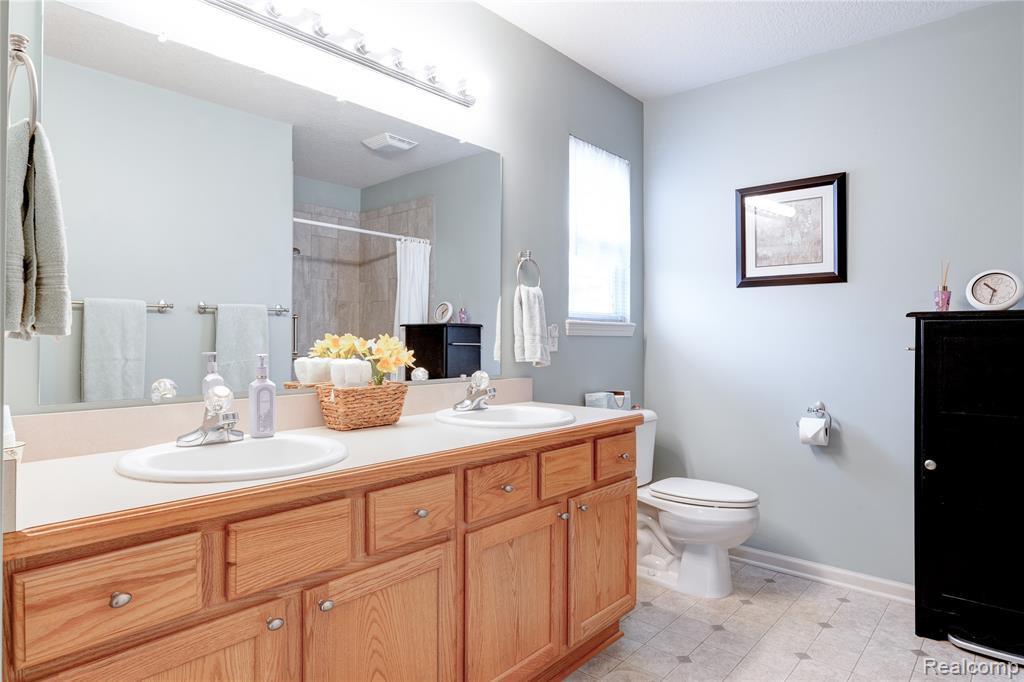 11126 Strathmore Court, Grand Blanc, MI 48439 — Photo 25