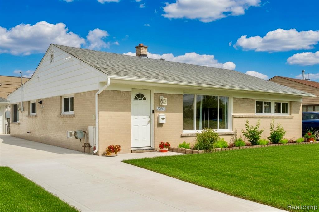 25452 Miracle Drive, Madison Heights, MI 48071
