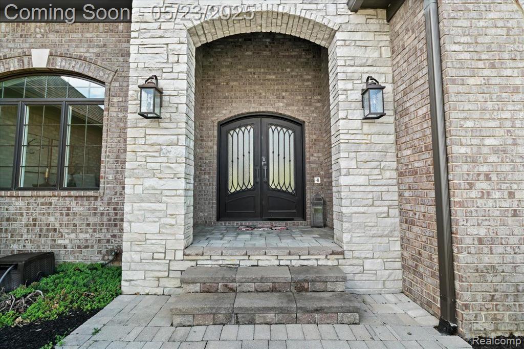 10580 STONEY POINT Drive, South Lyon, MI 48178 — Photo 3