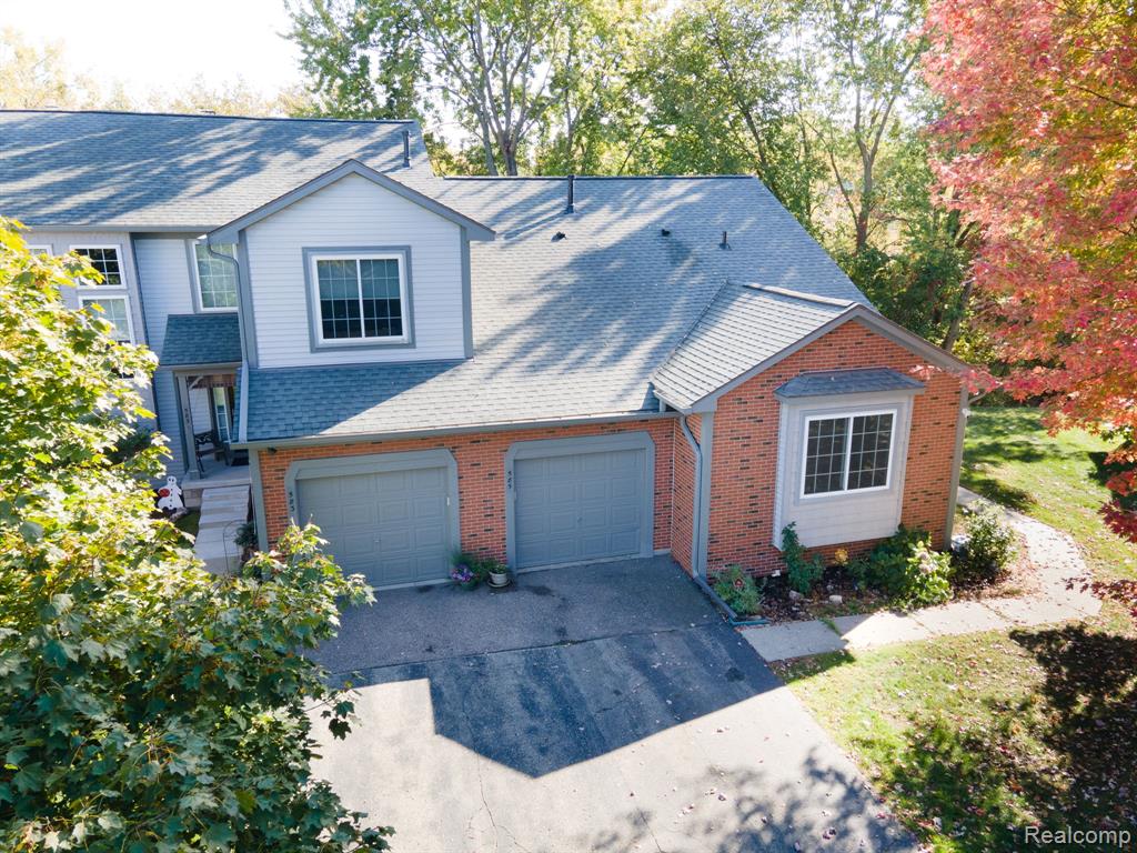 585 Winwood Circle, Walled Lake, MI 48390 — Photo 2