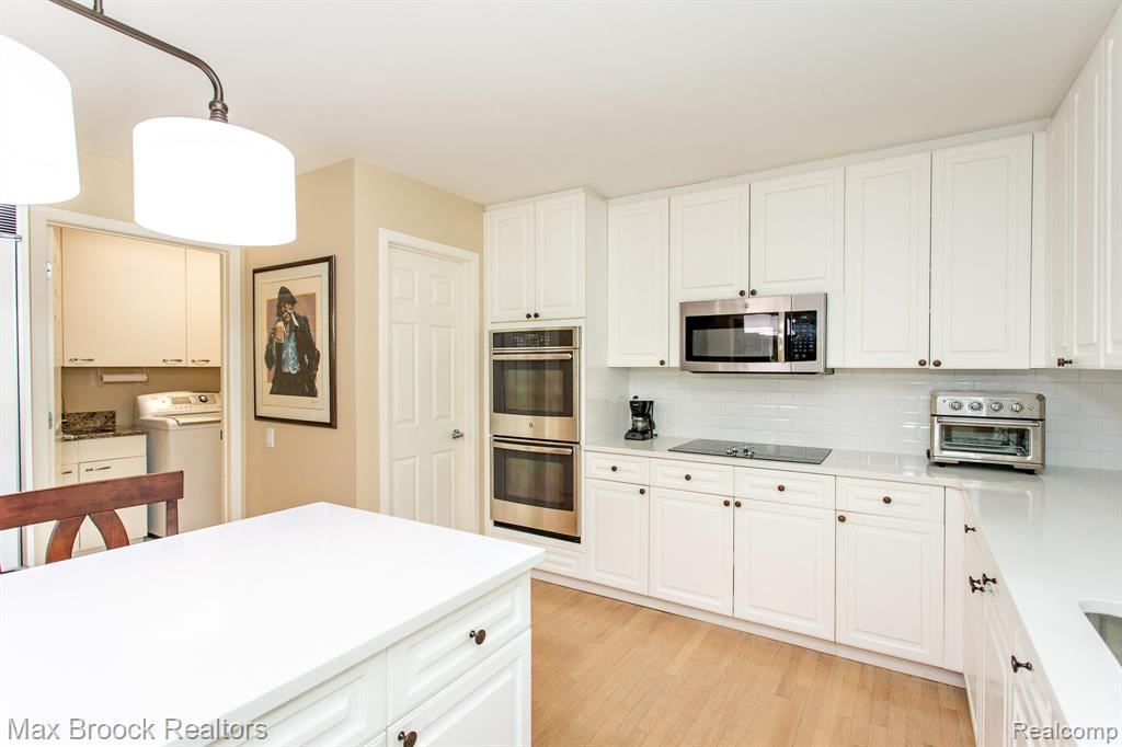 6524 Pleasant Lake Court, West Bloomfield, MI — Photo 23