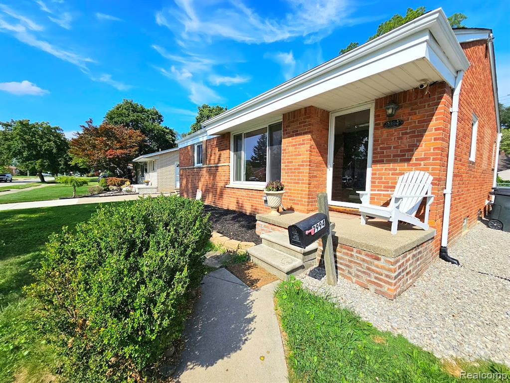 9994 Deering Street, Livonia, MI 48150 — Photo 3