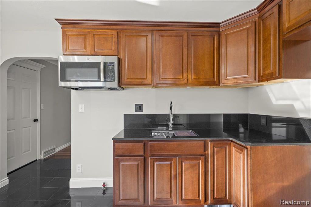 567 E MADISON Avenue, Pontiac, MI 48340 — Photo 15