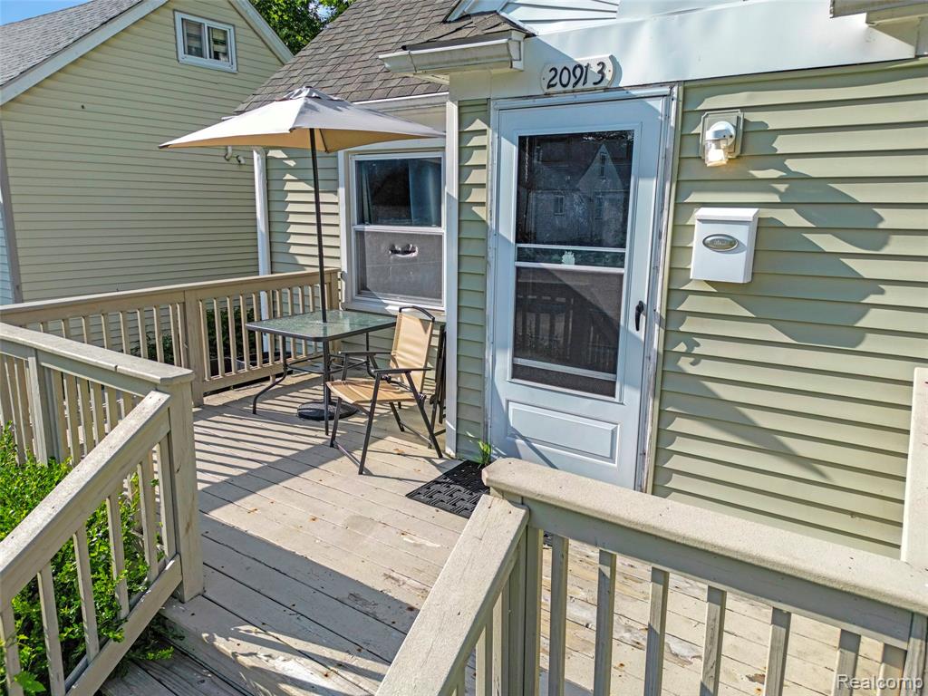 20913 Ridgemont Road, Harper Woods, MI 48225 — Photo 2