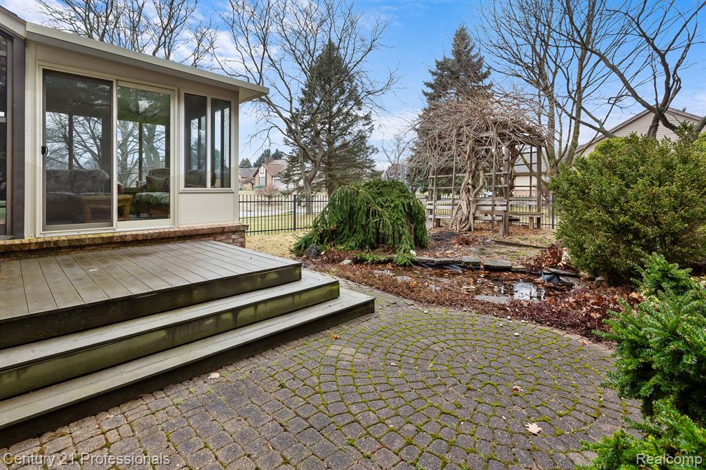 7594 Woodside Place, Waterford, MI 48327 — Photo 20