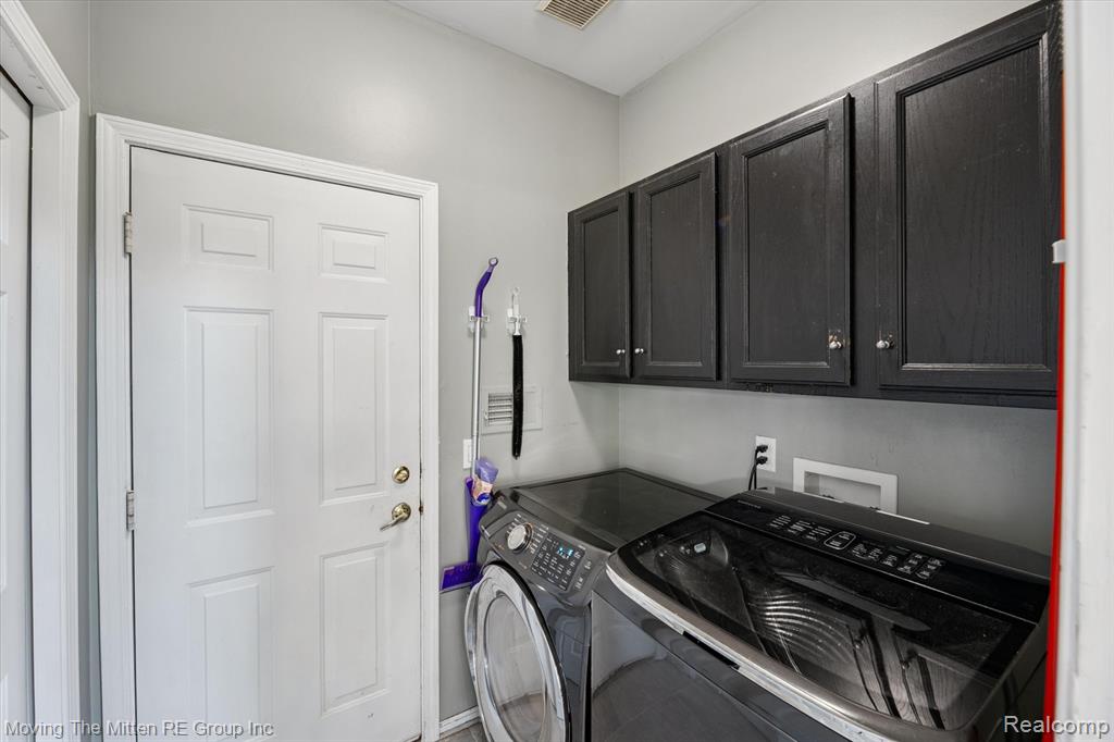 8171 St Johns Drive, Westland, MI — Photo 18