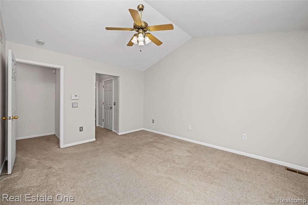 7570 Greenway Lane, West Bloomfield, MI 48324 — Photo 40