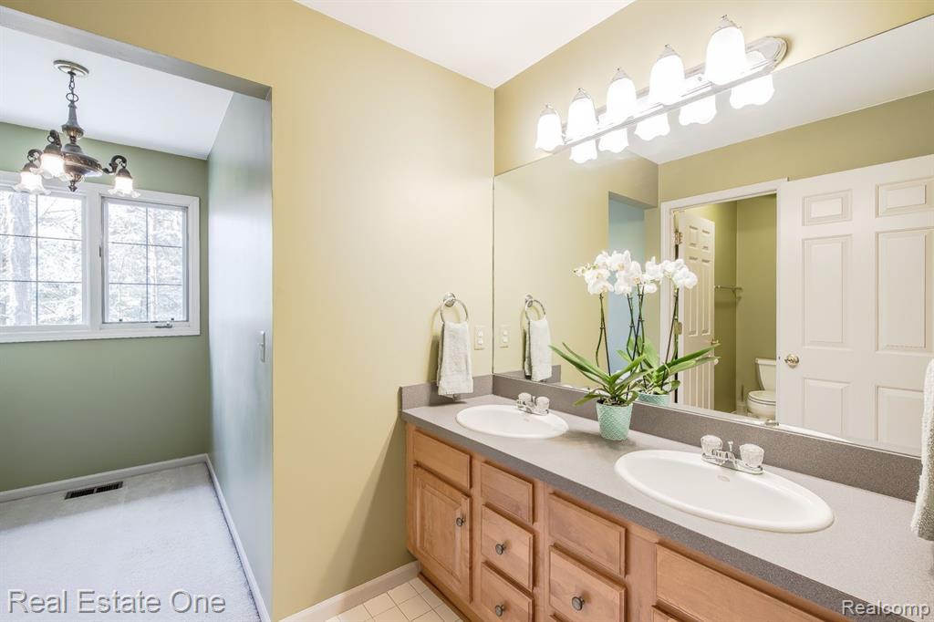 9316 LAKEBLUFF Drive, Clarkston, MI 48348 — Photo 44