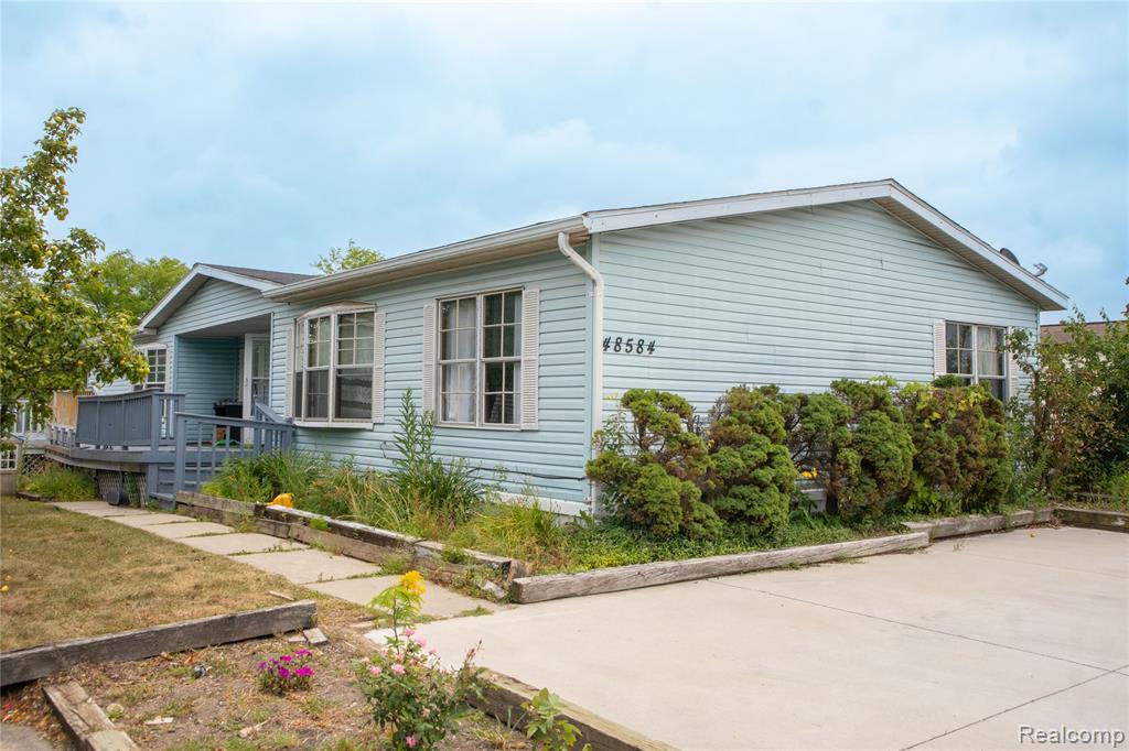 48584 Lakeview Circle, Utica, MI 48317