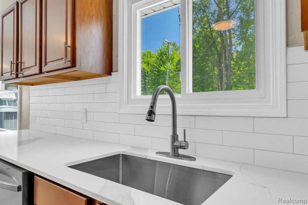 4046 State Road, Fort Gratiot, MI 48059 — Photo 13