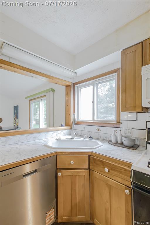 5511 Wright Drive, Troy, MI 48098 — Photo 15