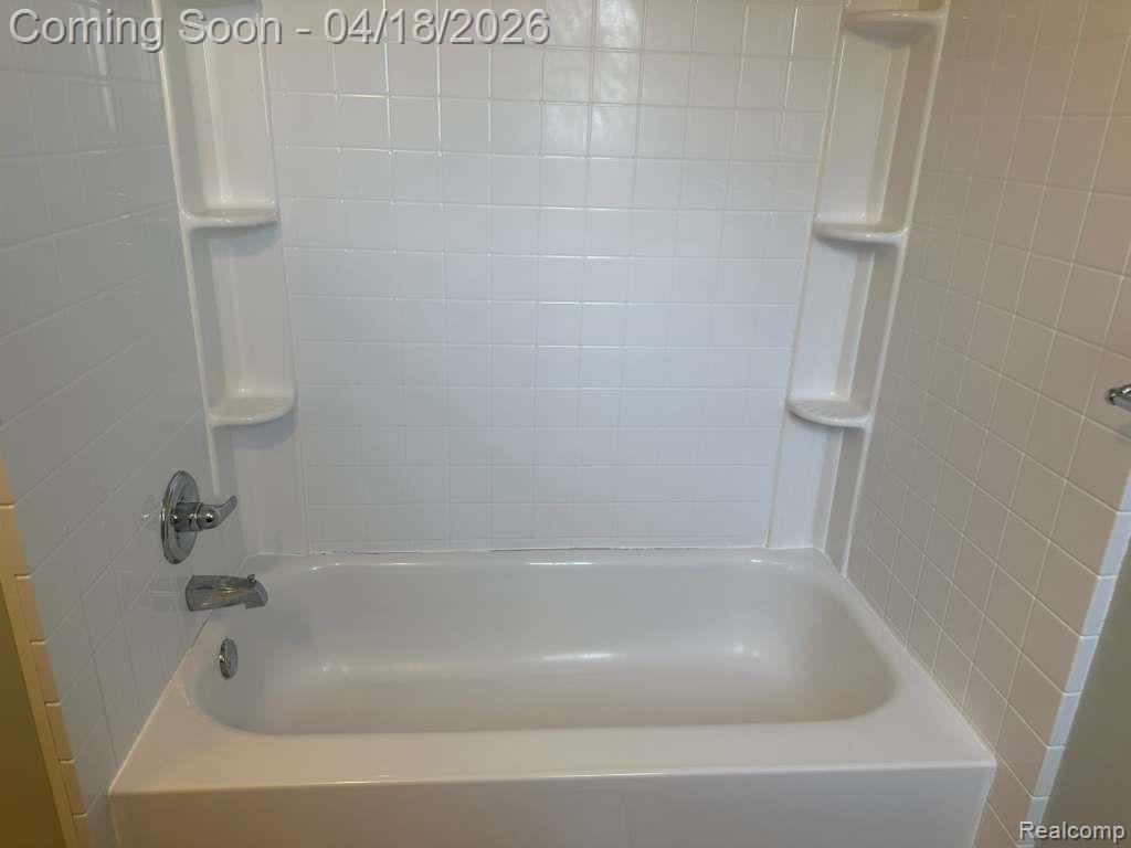 3960 Kings Point Drive, Troy, MI 48083 — Photo 17