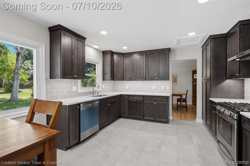 4301 Macqueen Drive, West Bloomfield, MI 48323 — Photo 15