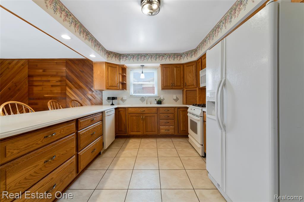 1668 Castleton Drive, Troy, MI 48083 — Photo 10