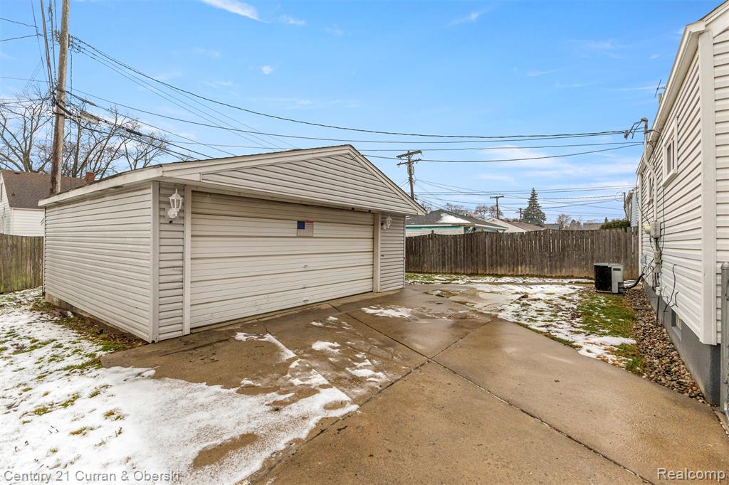 435 Champaign Road, Lincoln Park, MI 48146 — Photo 17
