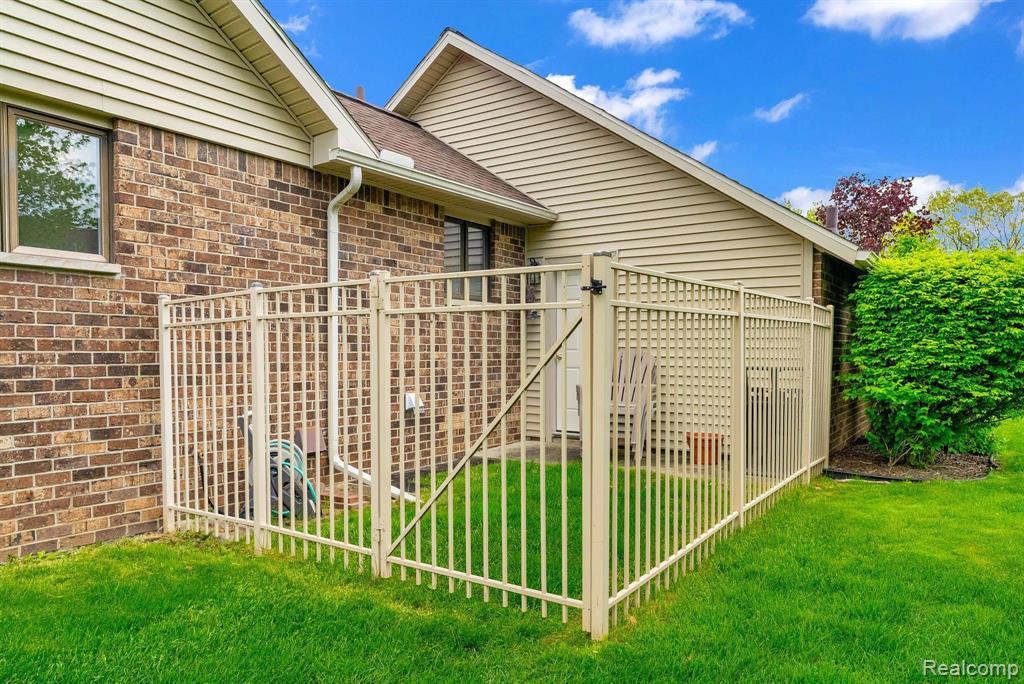 836 BOUTELL Drive, Grand Blanc, MI 48439 — Photo 65