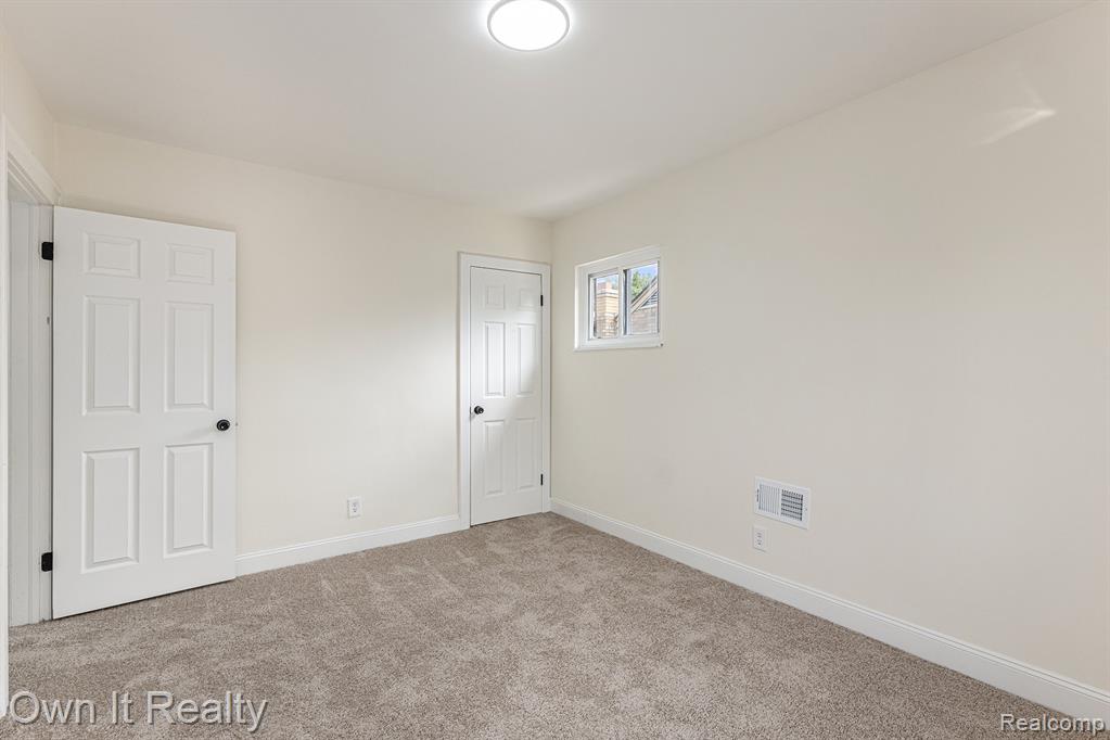 8555 Sorrento Street, Detroit, MI 48228 — Photo 21
