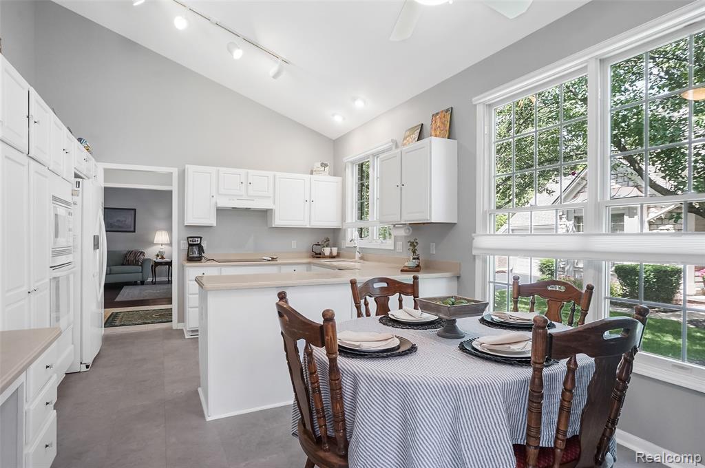 16822 Lochmoor Circle W, Northville, MI 48168 — Photo 15